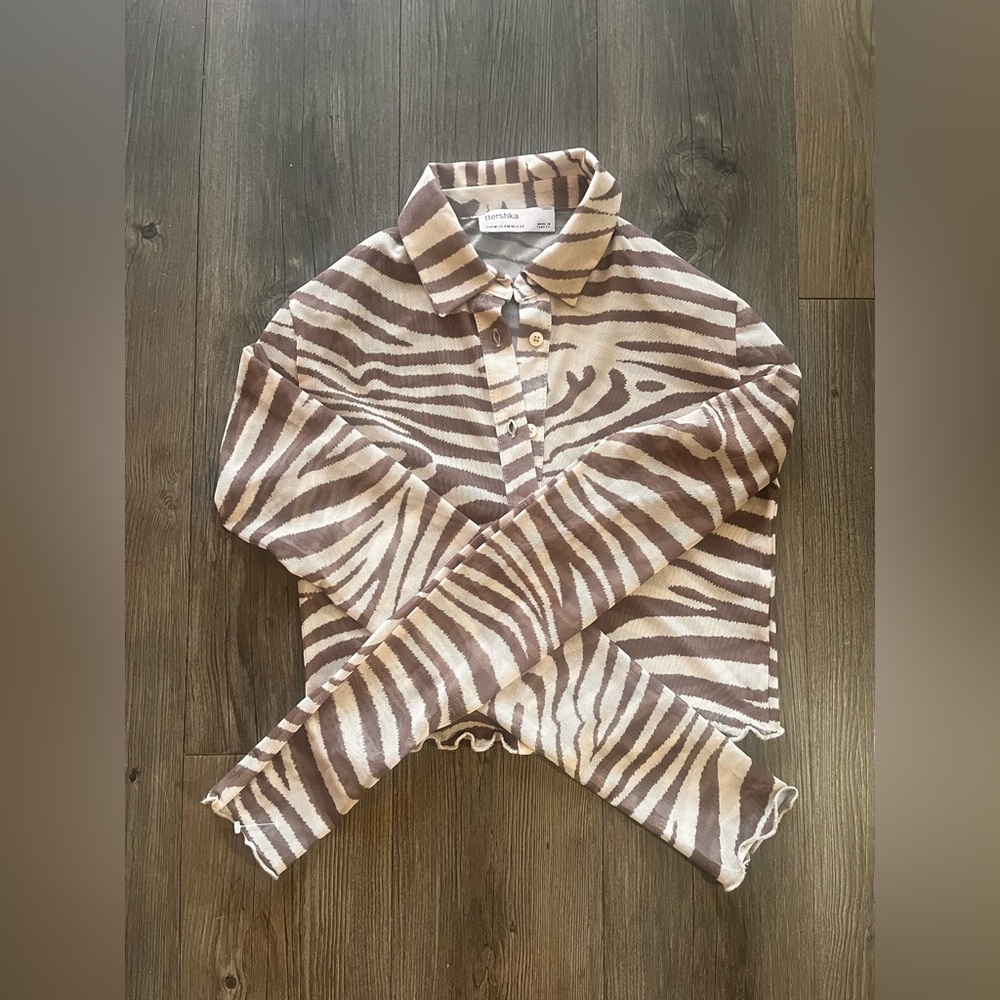 Akira giraffe print sheer crop top with long sleeves.